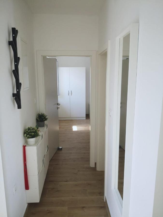 Matek Family & Studio Apartment Rovanjska Exteriör bild