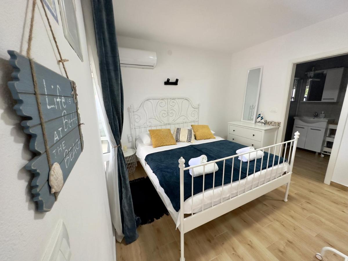 Matek Family & Studio Apartment Rovanjska Exteriör bild