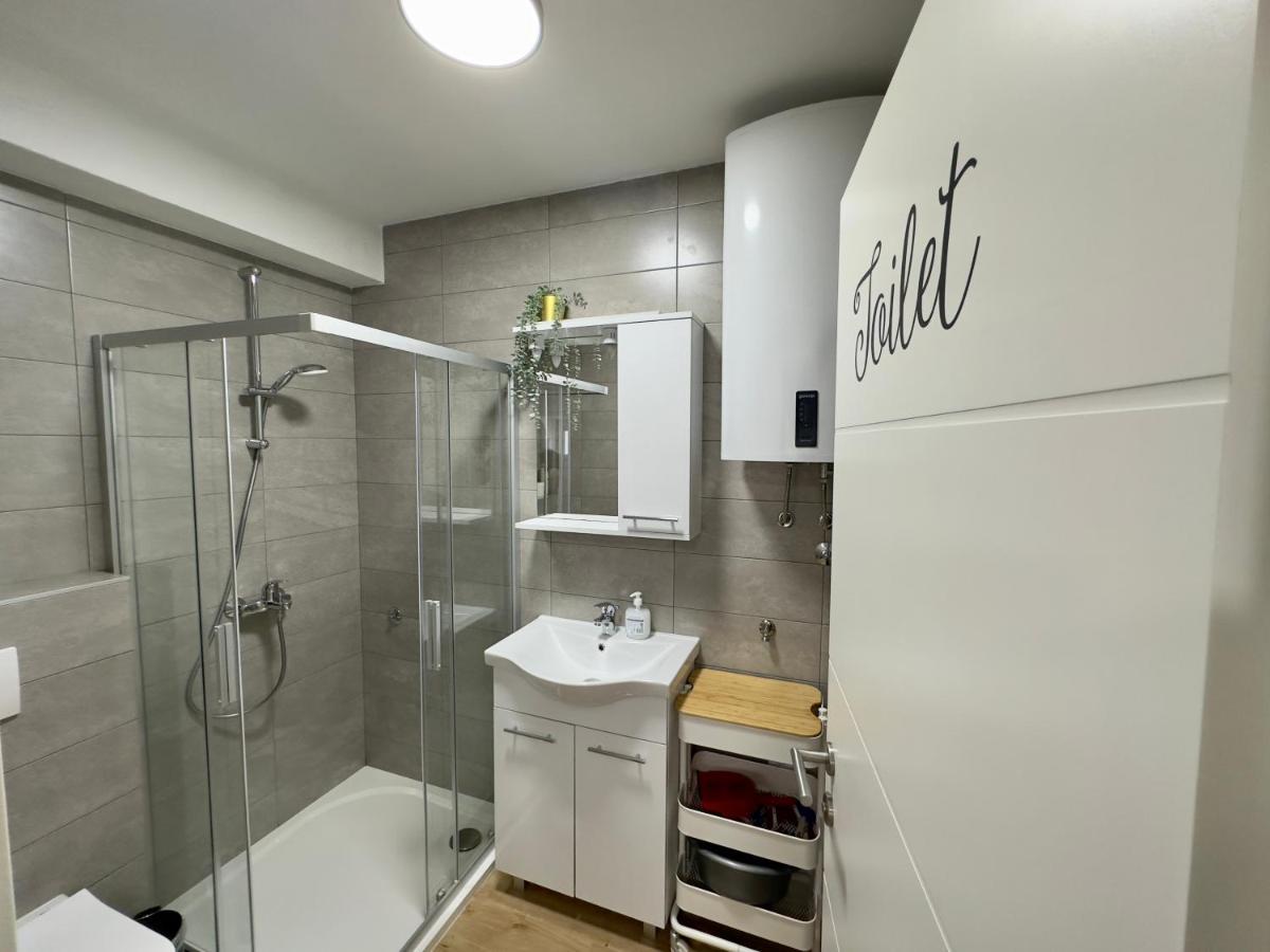 Matek Family & Studio Apartment Rovanjska Exteriör bild