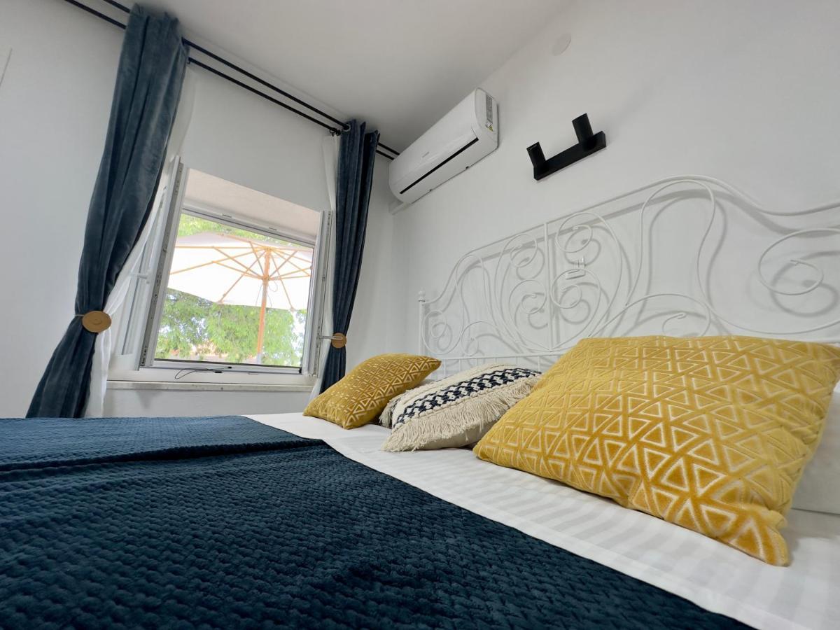 Matek Family & Studio Apartment Rovanjska Exteriör bild