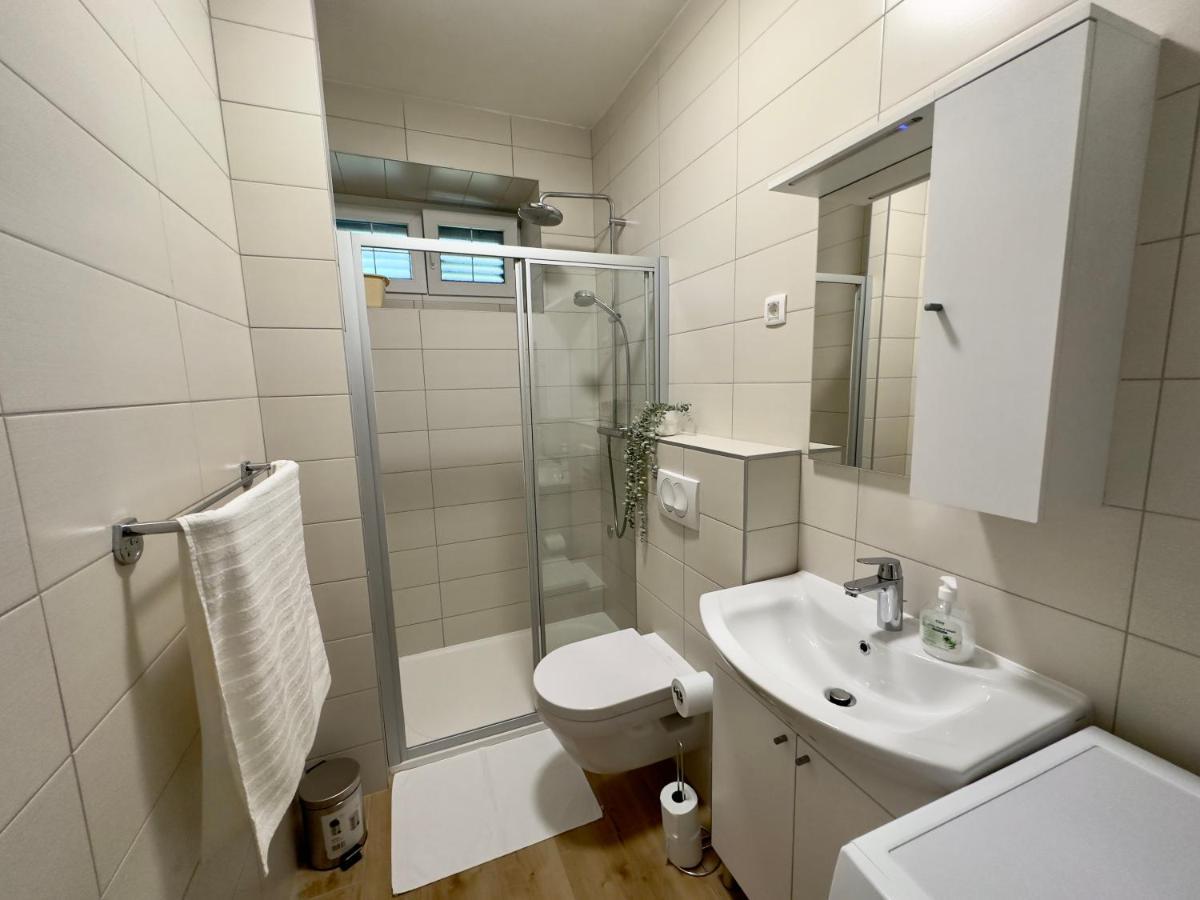 Matek Family & Studio Apartment Rovanjska Exteriör bild