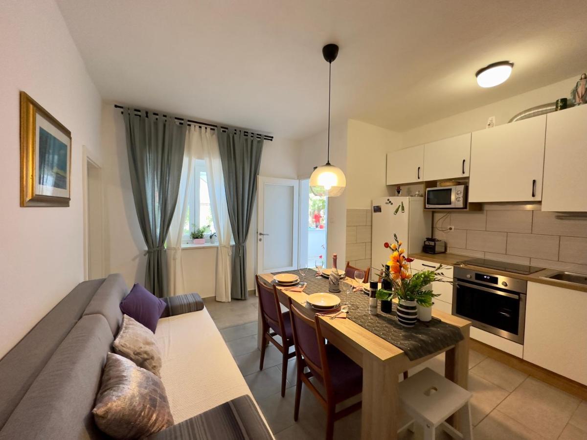 Matek Family & Studio Apartment Rovanjska Exteriör bild