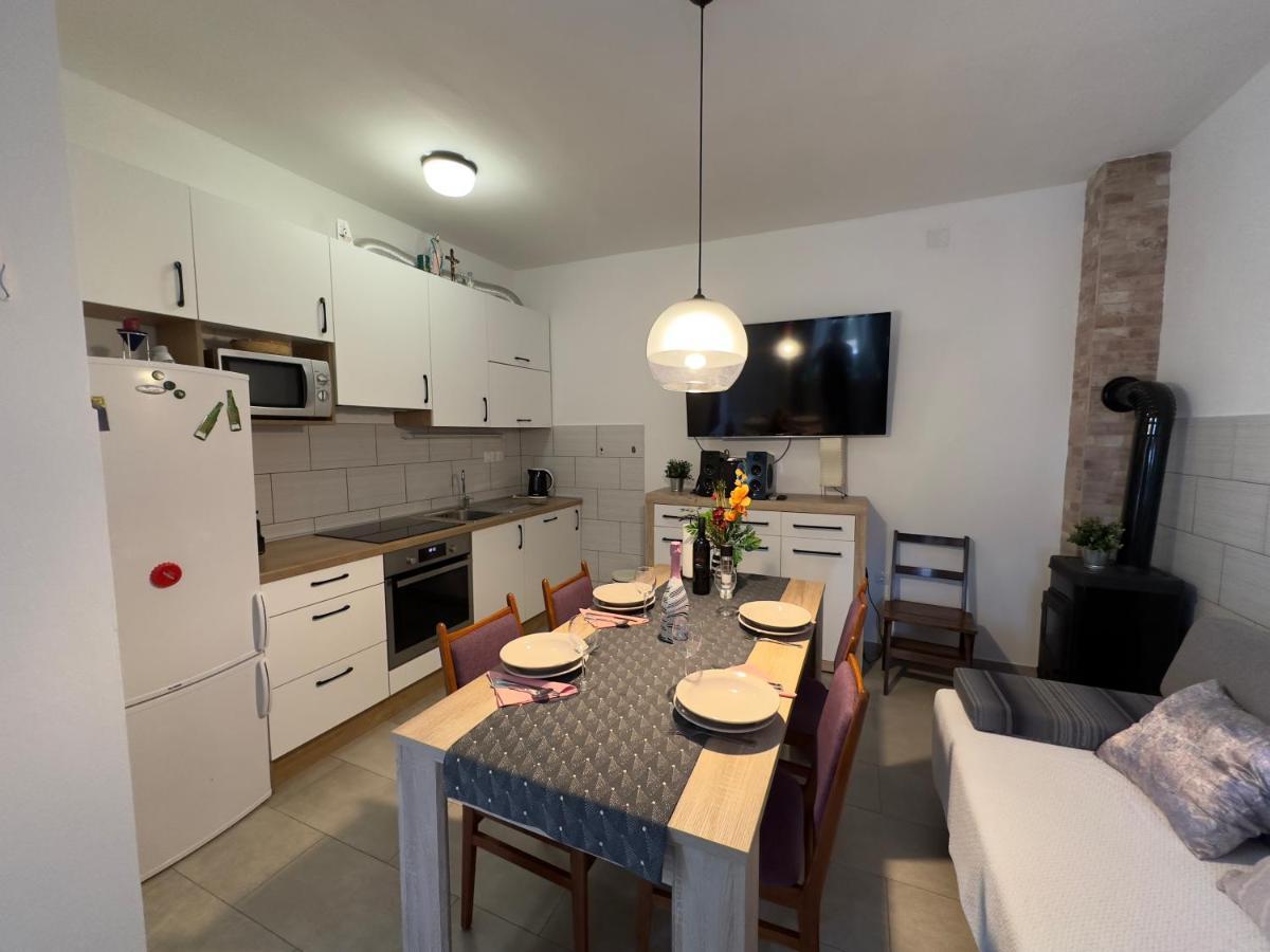 Matek Family & Studio Apartment Rovanjska Exteriör bild