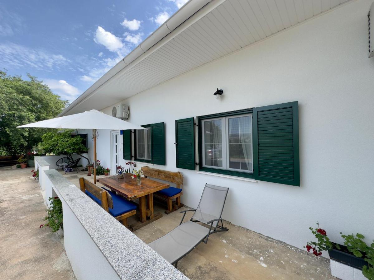 Matek Family & Studio Apartment Rovanjska Exteriör bild